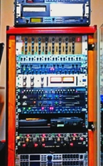 Alcuni processori analogici presenti in studio, disponibili per scolpire in modo efficace il suono dei nostri artisti. Imbattibili per i mixaggi 